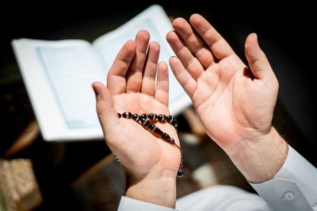 متن عربی دعای استخاره با قرآن و تسبیح + همراه ترجمه